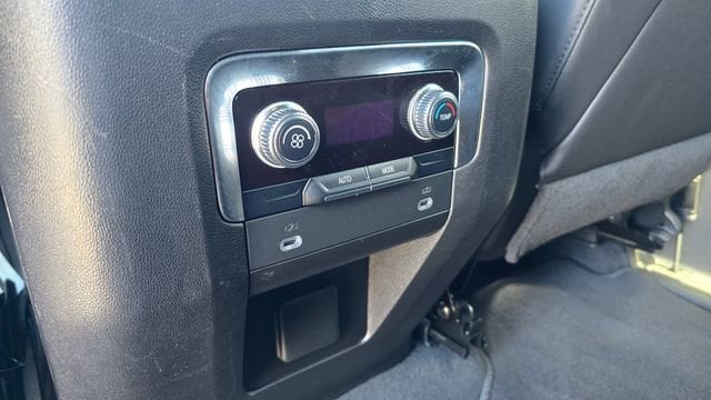 2023 GMC Yukon SLT - Photo 11
