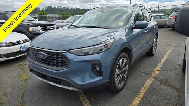 2025 Ford Escape Platinum AWD's photo