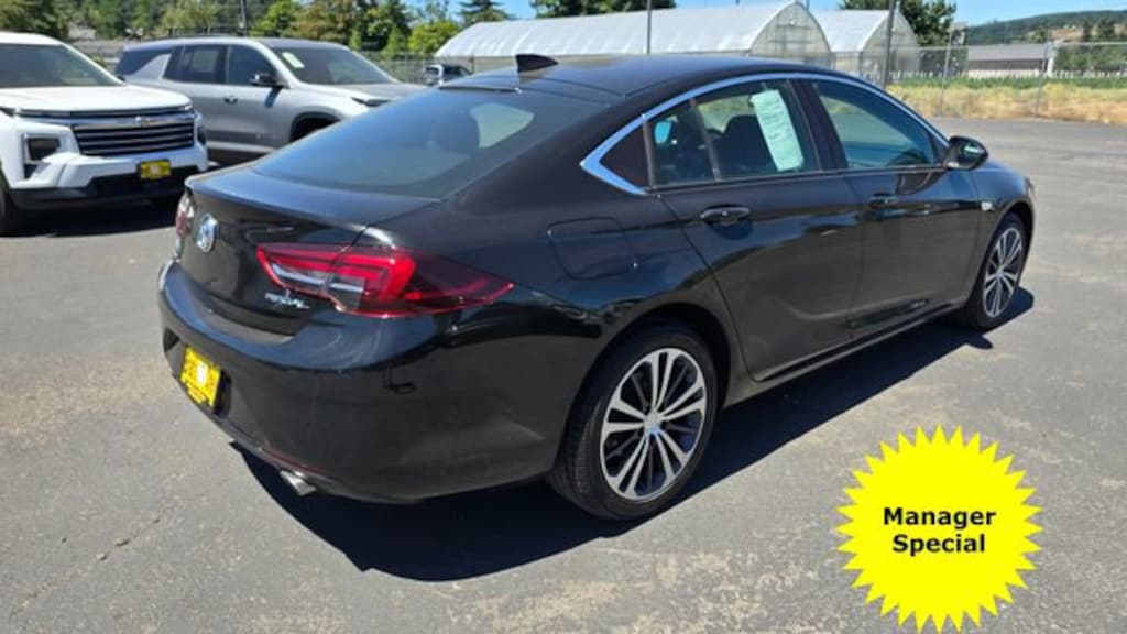Used 2018 Buick Regal Sportback Essence Car