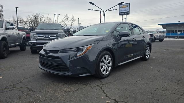 2023 Toyota Corolla LE's photo