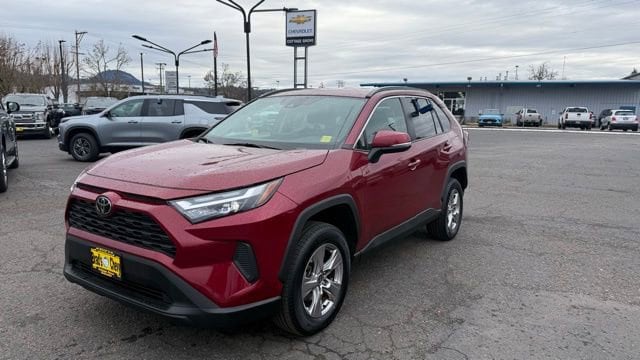 2023 Toyota RAV4 XLE's photo