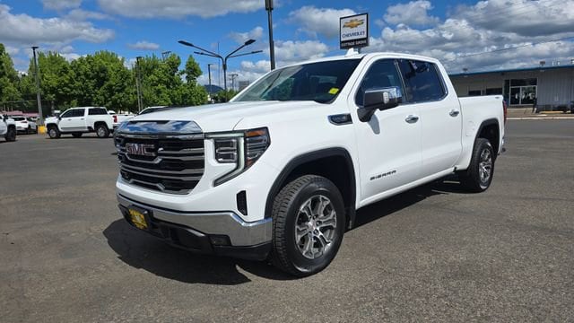 2025 GMC Sierra 4WD Crew Cab Short Box SLT's photo