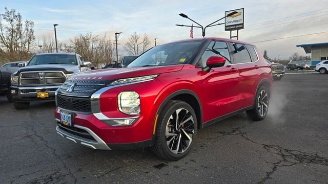 2022 Mitsubishi Outlander SE's photo