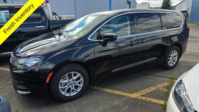 2023 Chrysler Voyager LX's photo