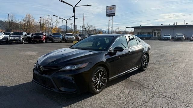 2024 Toyota Camry SE's photo