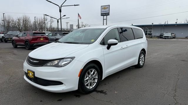 2023 Chrysler Voyager LX