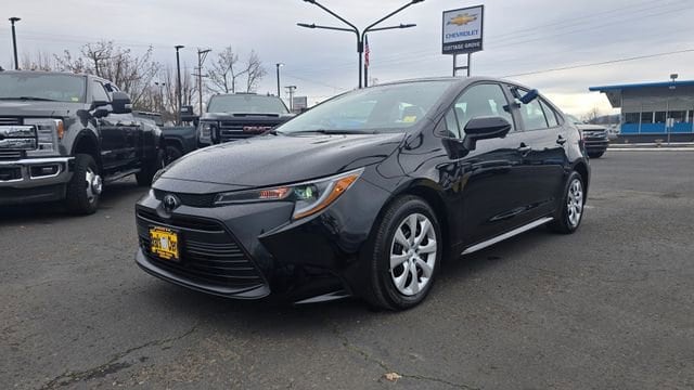 2024 Toyota Corolla LE's photo
