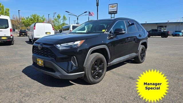 2022 Toyota RAV4 XLE's photo