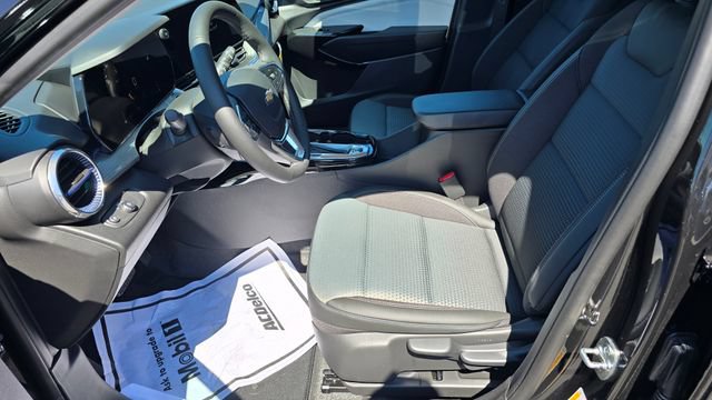 2026 Chevrolet Trax LT - Photo 9