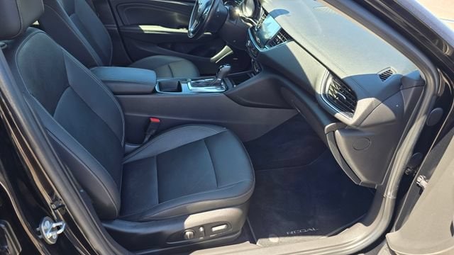 2018 Buick Regal Sportback Essence - Photo 13