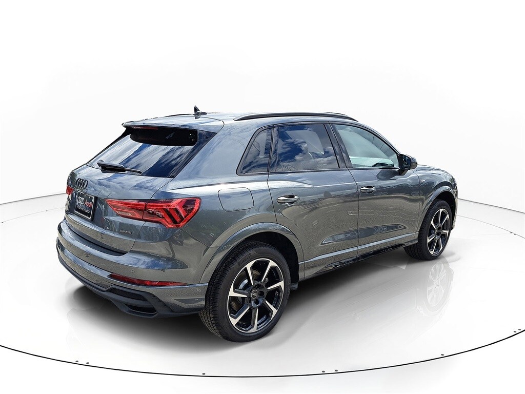 2025 Audi Q3 45 TFSI S line Premium Plus photo 4