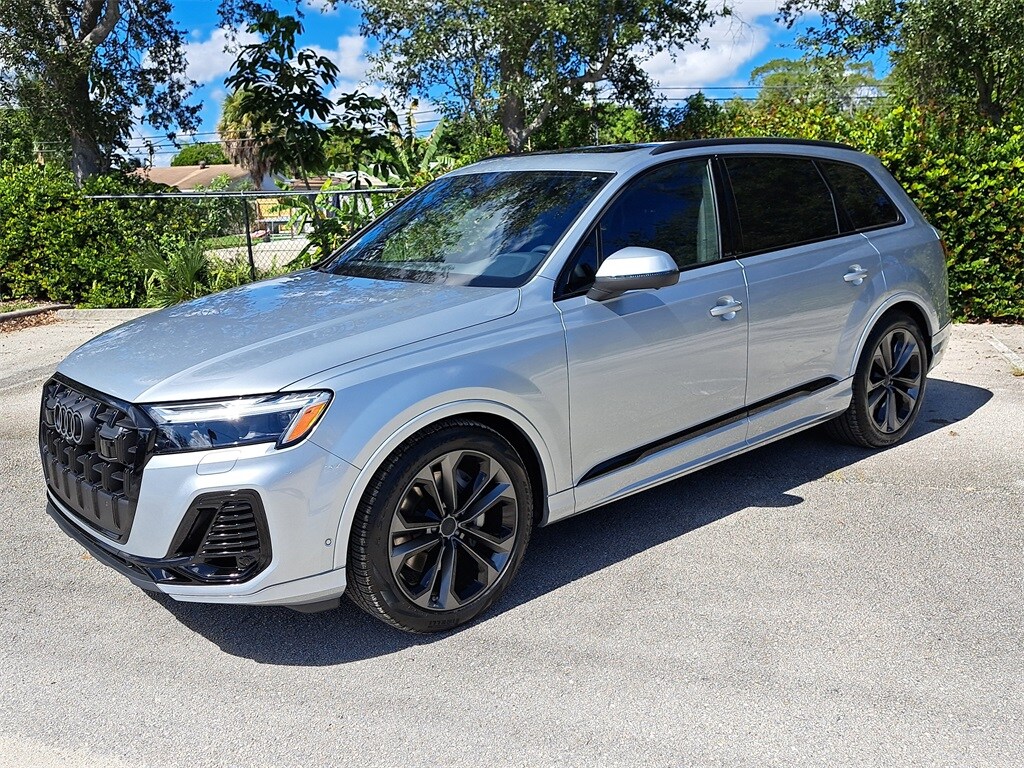 2026 Audi Q7 55 Premium Plus photo 2