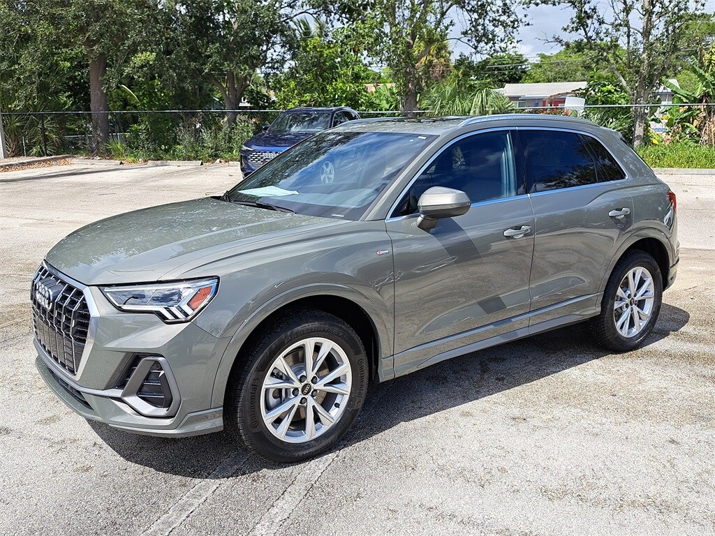 2025 Audi Q3 45 TFSI S line Premium photo 2