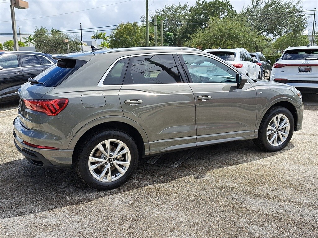 2025 Audi Q3 45 TFSI S line Premium photo 4