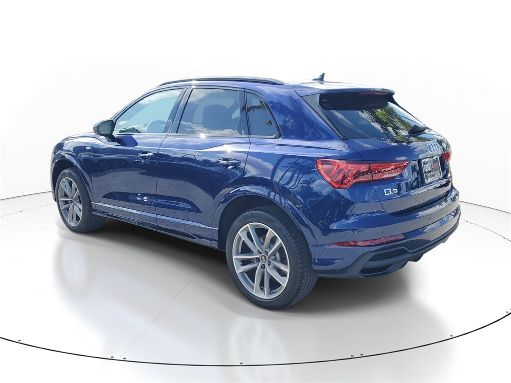 2025 Audi Q3 45 TFSI S line Premium photo 3