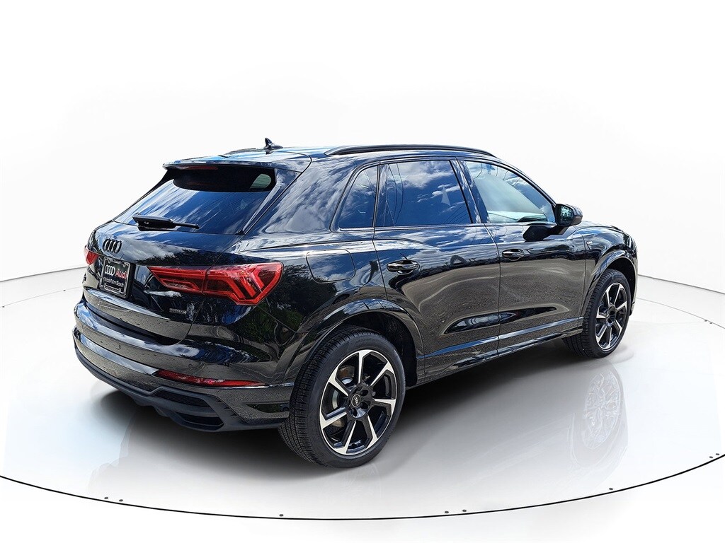 2025 Audi Q3 45 TFSI S line Premium Plus photo 3