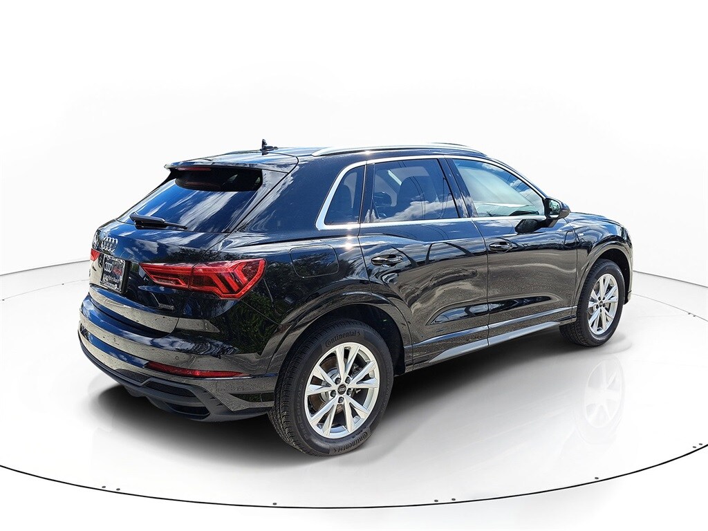 2025 Audi Q3 45 TFSI S line Premium photo 4