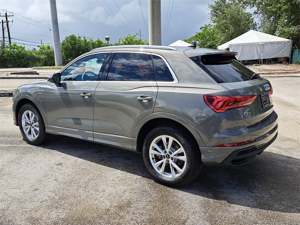 2025 Audi Q3 45 TFSI S line Premium photo 3