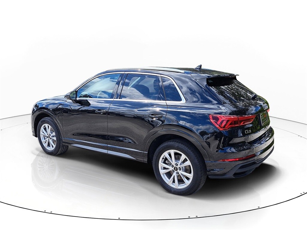 2025 Audi Q3 45 TFSI S line Premium photo 3