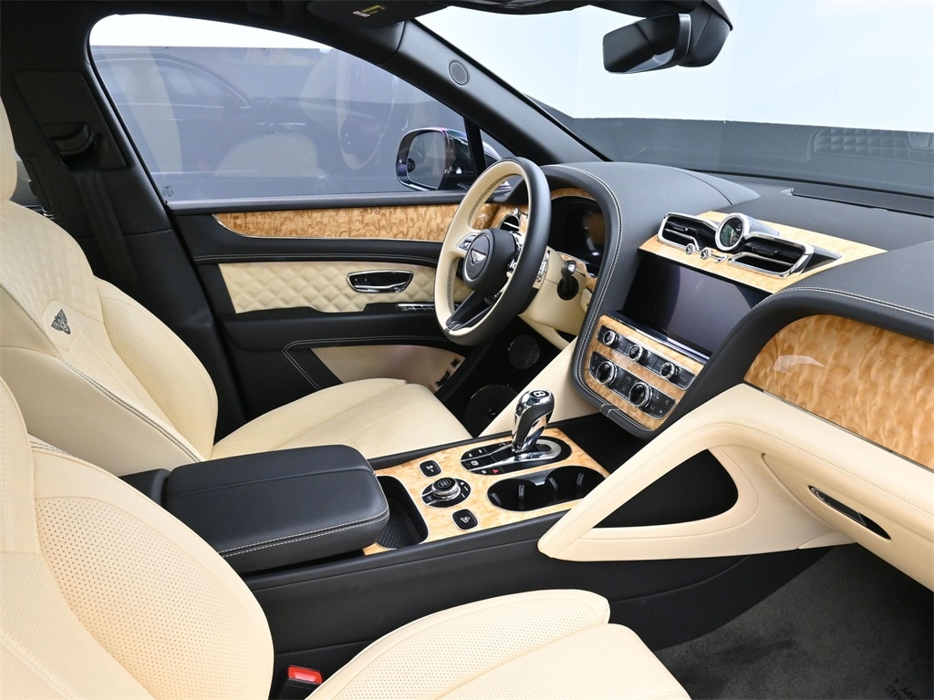 Used 2022 Bentley Bentayga Base with VIN SJAAM2ZV3NC016381 for sale in Miami, FL