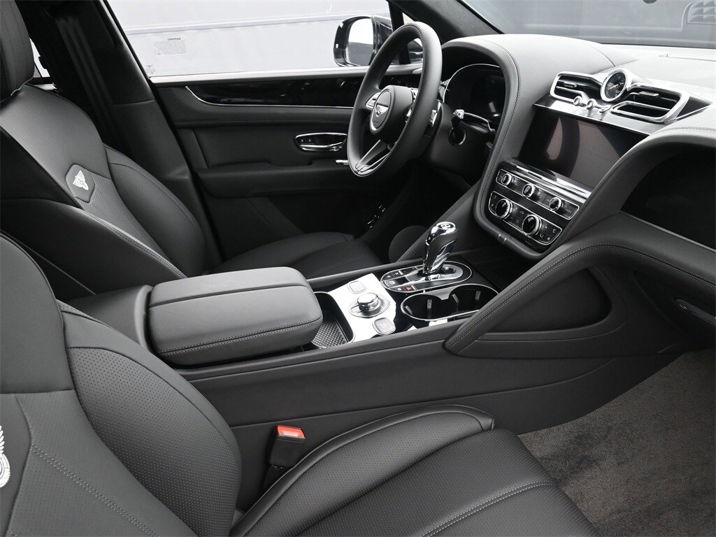 2024 Bentley Bentayga Hybrid photo 2