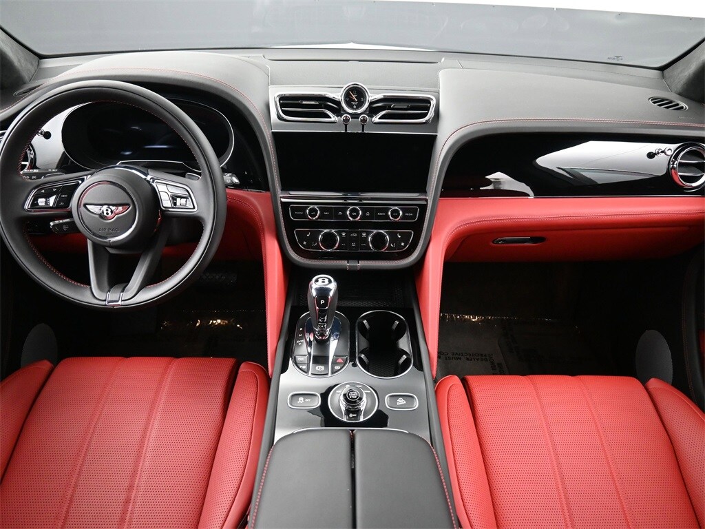 2023 Bentley Bentayga V8 photo 4