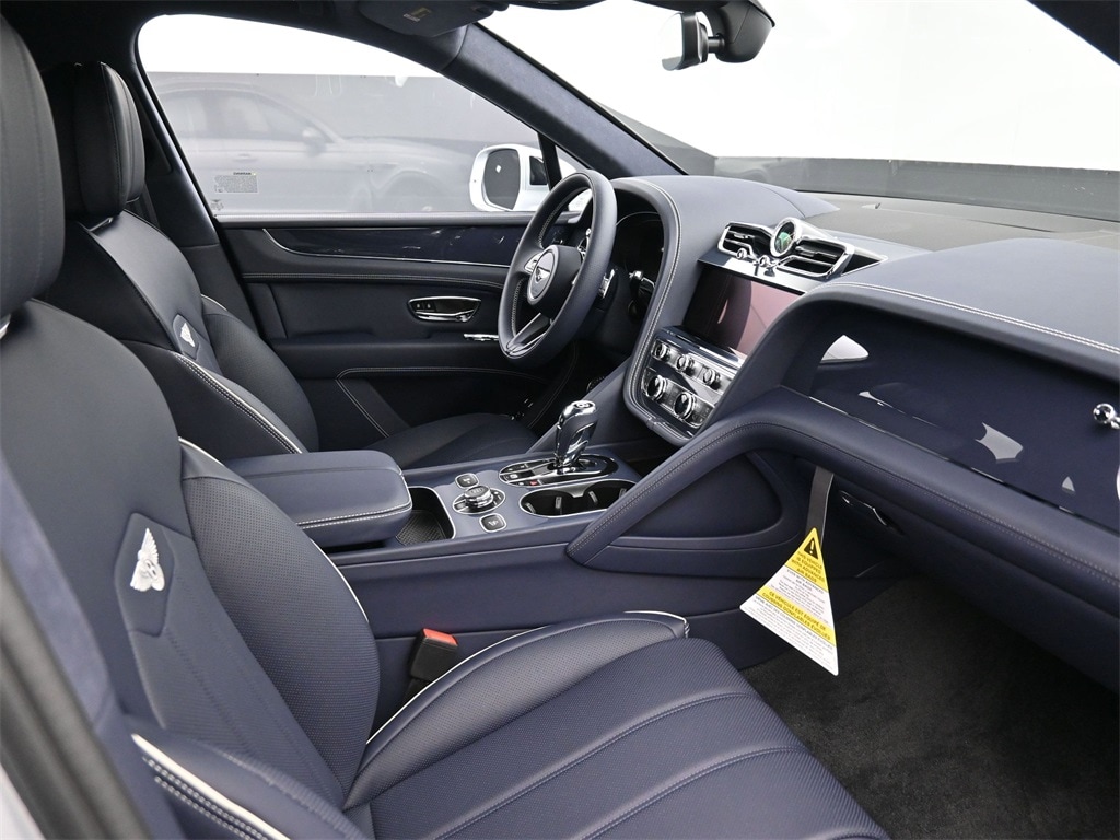 New 2025 Bentley Bentayga V8 SUV