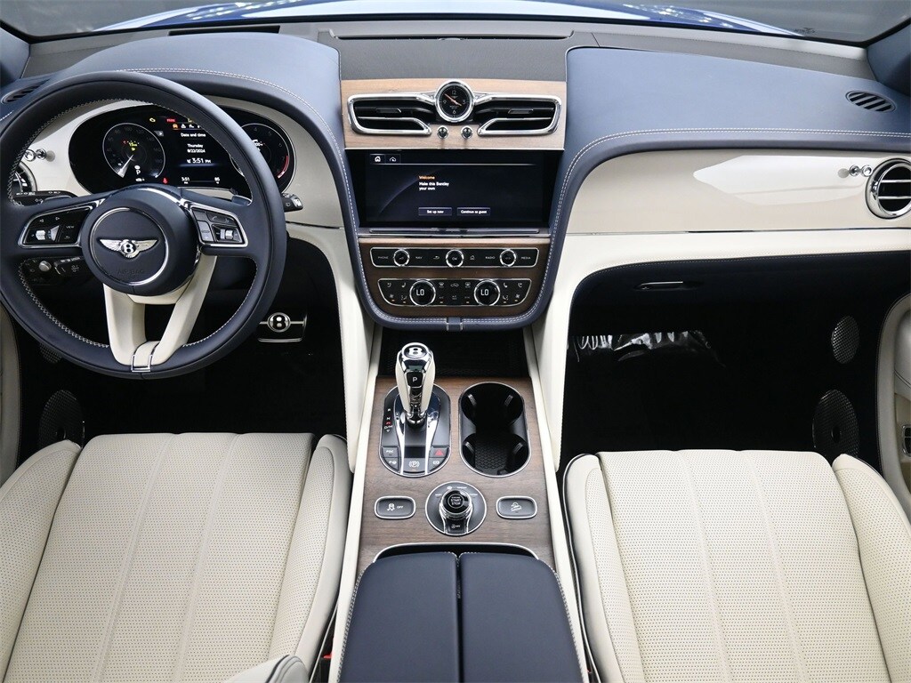 2023 Bentley Bentayga EWB Azure First Edition photo 4