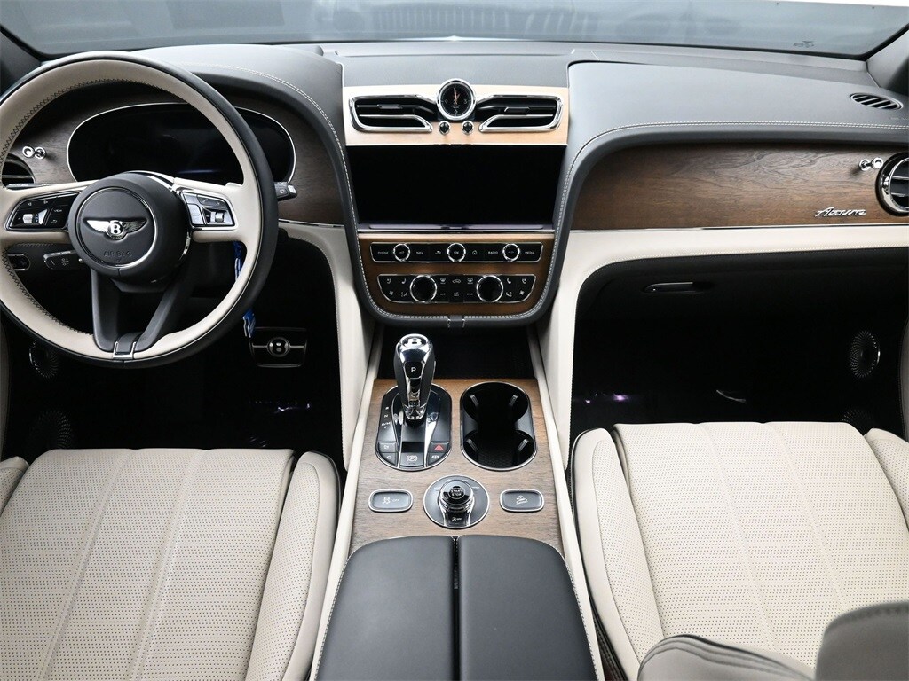 2024 Bentley Bentayga EWB V8 photo 4
