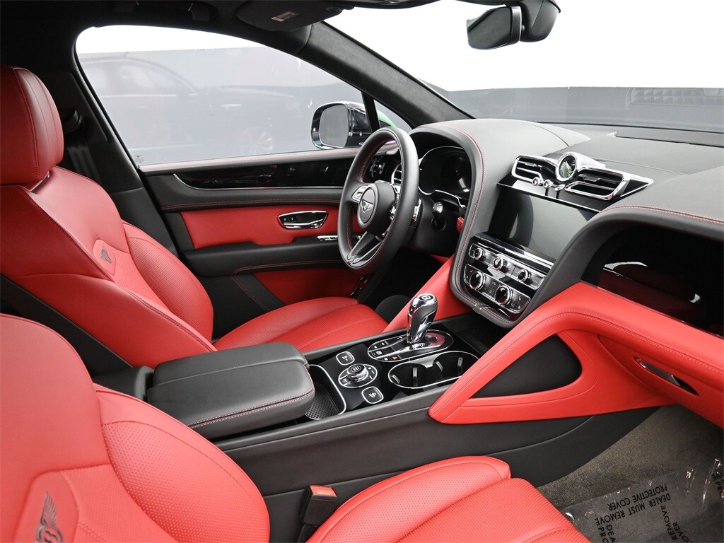 2023 Bentley Bentayga V8 photo 2