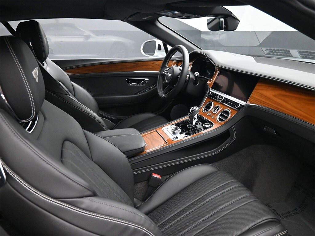 2024 Bentley Continental GT V8 photo 2