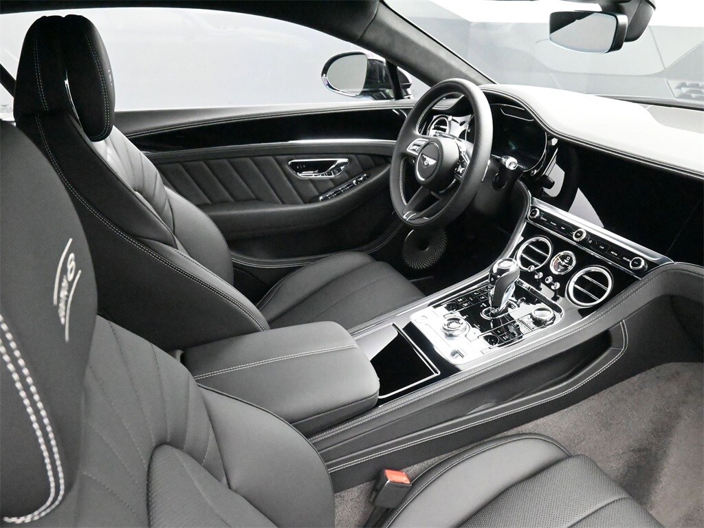 2024 Bentley Continental GT V8 photo 2