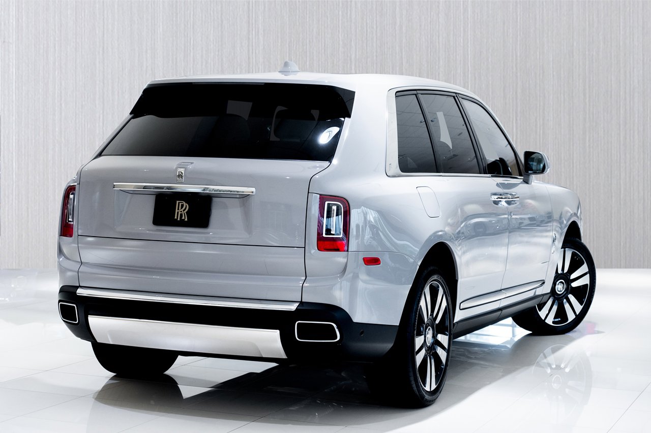 Full vehicle details of 2022 Rolls-Royce Cullinan Cullinan Diamond Black  Tailored Purple Piano Black available for sale at Rolls-Royce Motor Cars  Miami 2060 Biscayne Blvd,Miami,33137,Florida,USA for €339,449