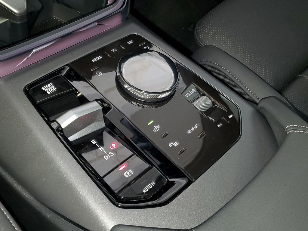 2026 BMW X3 30 - Photo 24
