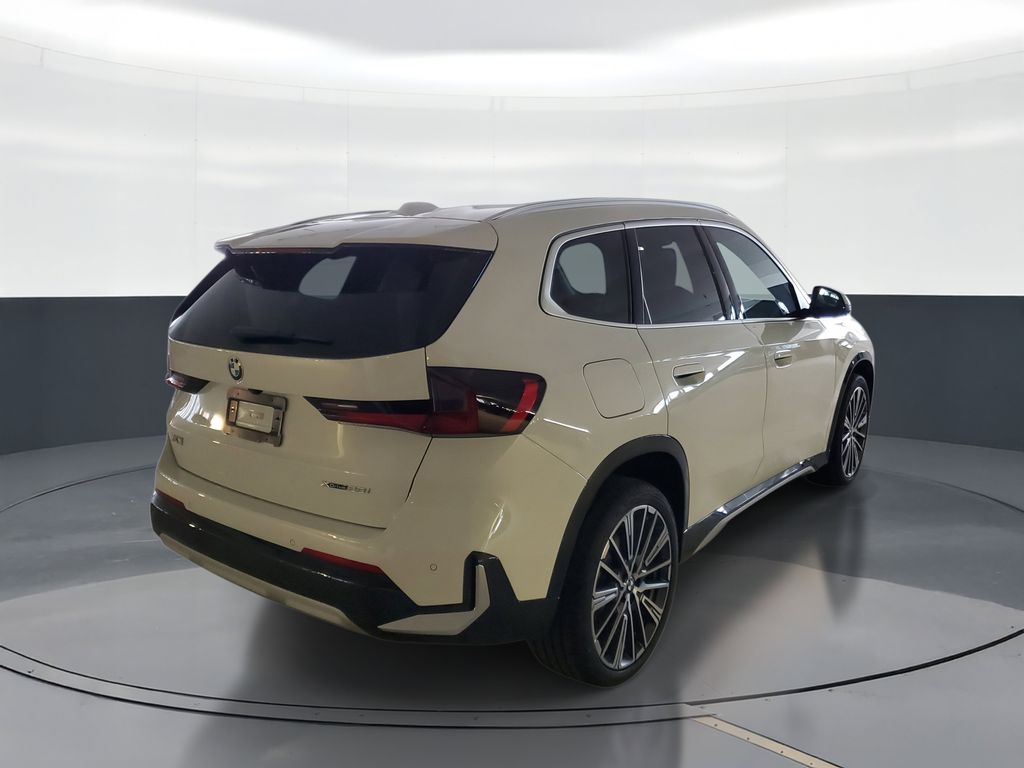 2026 BMW X1 28i - Photo 3