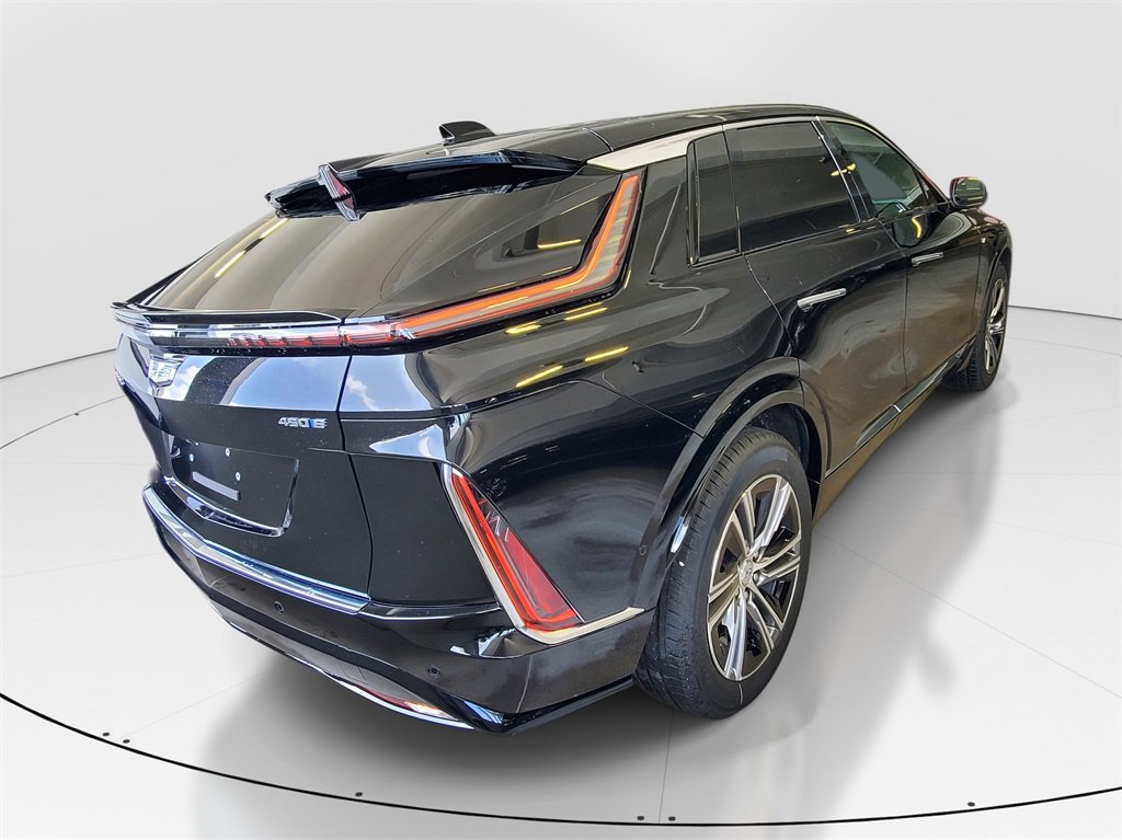 2025 Cadillac Lyriq Luxury photo 3