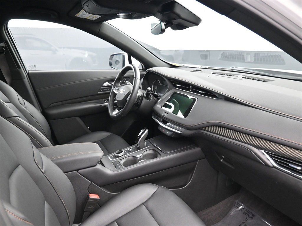 2023 Cadillac XT4 Sport photo 2