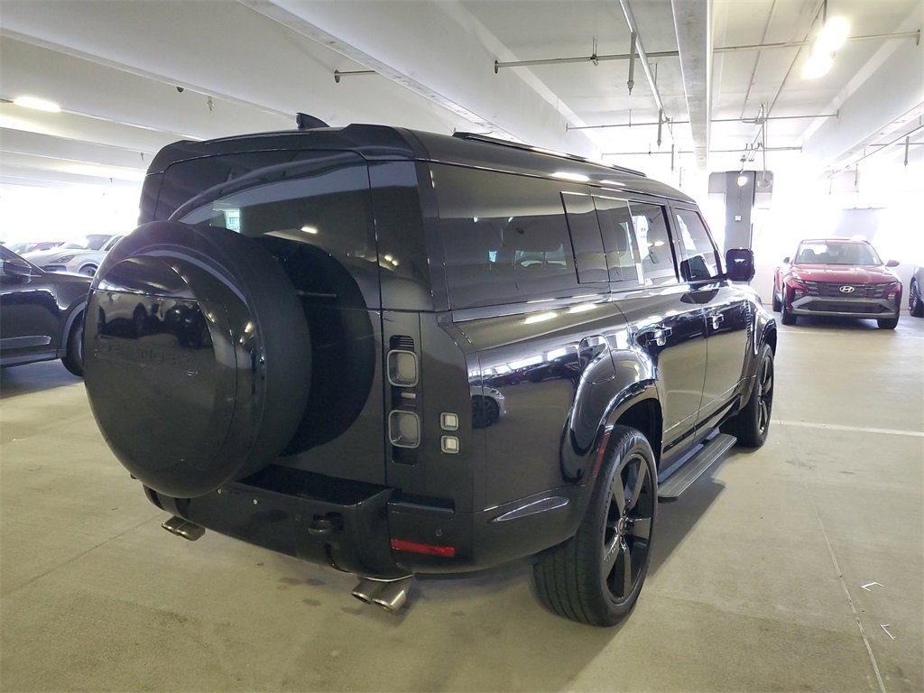2025 Land Rover Defender V8 photo 3