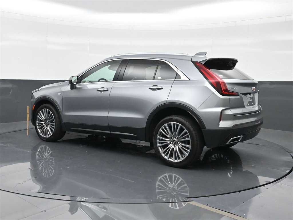 2024 Cadillac XT4 Premium Luxury photo 3