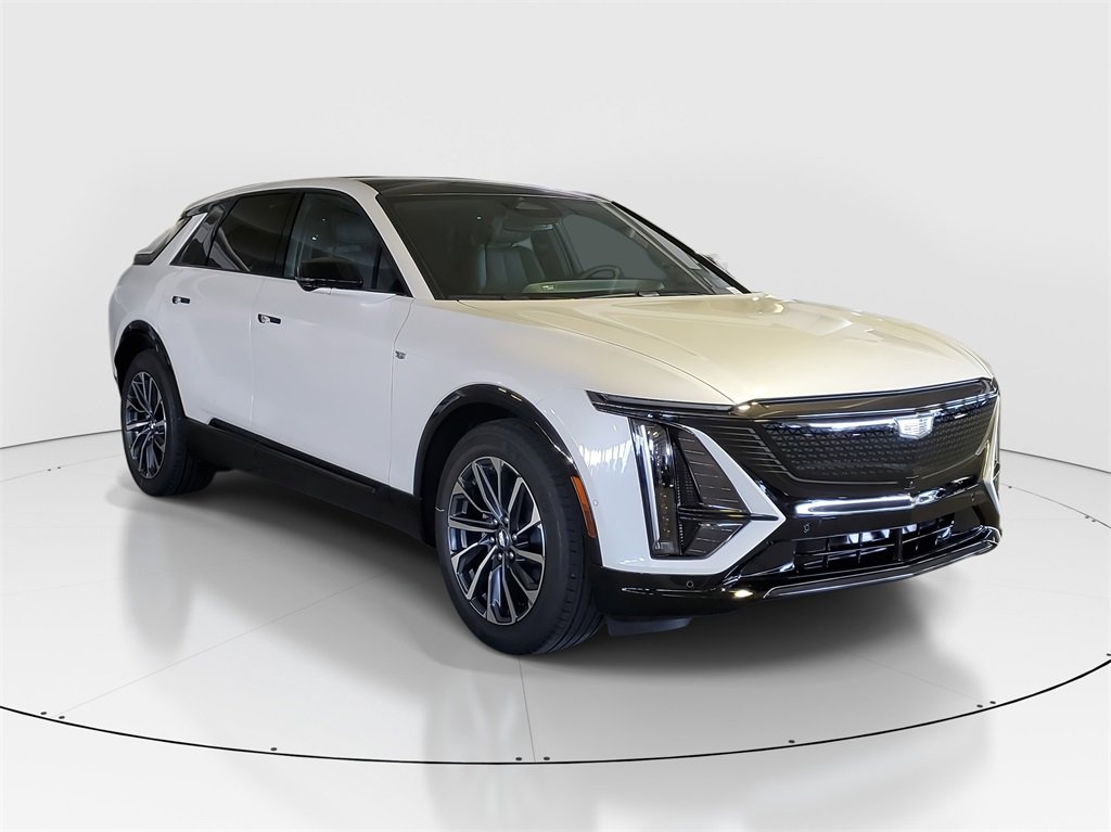 2025 Cadillac Lyriq Sport photo 2