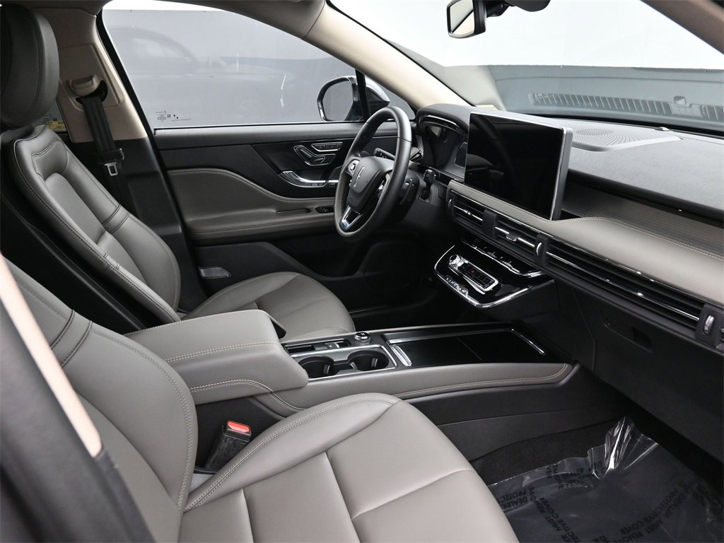 2025 Lincoln Corsair Premiere photo 2