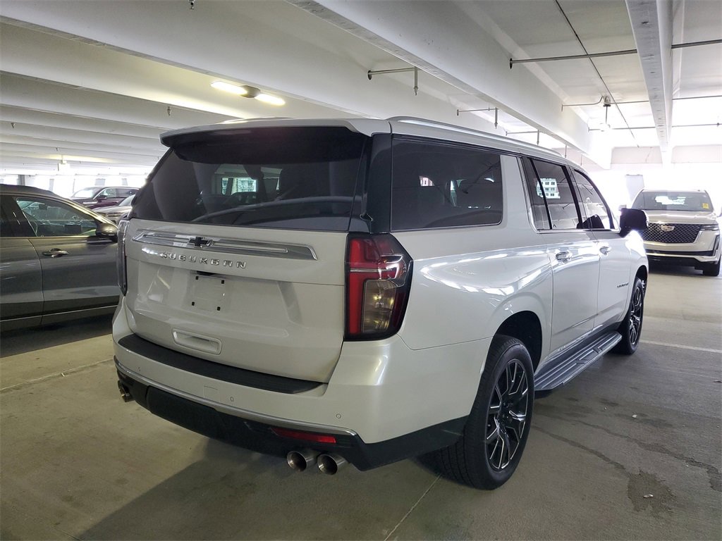2023 Chevrolet Suburban High Country photo 3