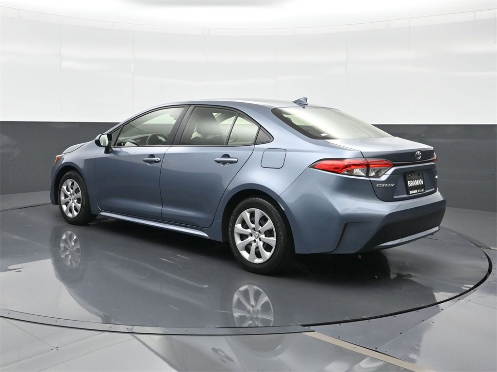 2022 Toyota Corolla LE photo 3