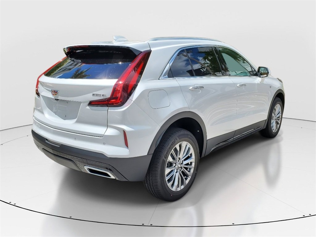 2025 Cadillac XT4 Premium Luxury photo 3