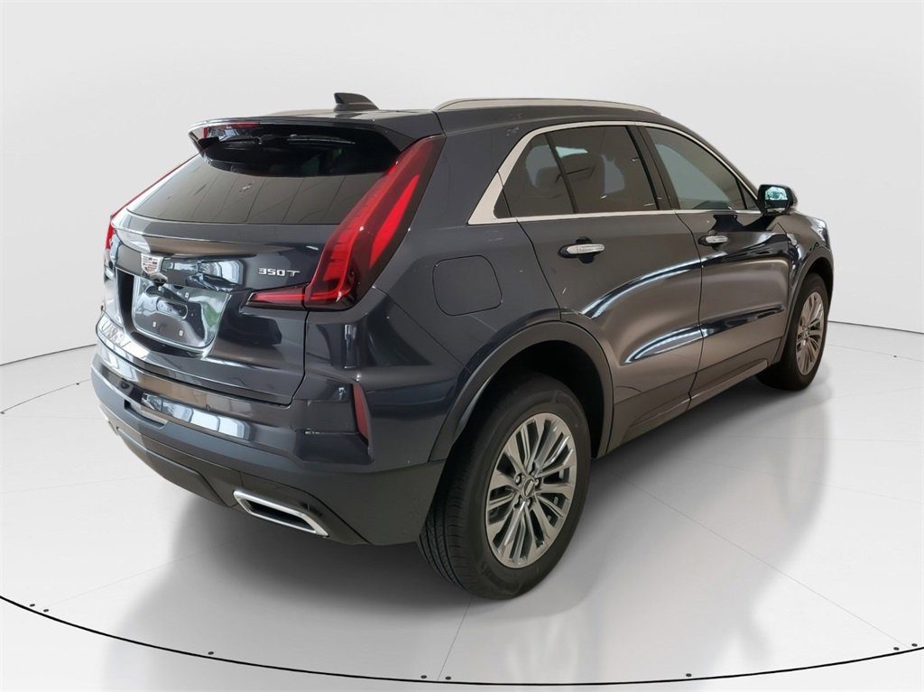 2025 Cadillac XT4 Premium Luxury photo 3