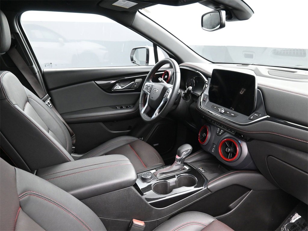 2024 Chevrolet Blazer RS photo 2