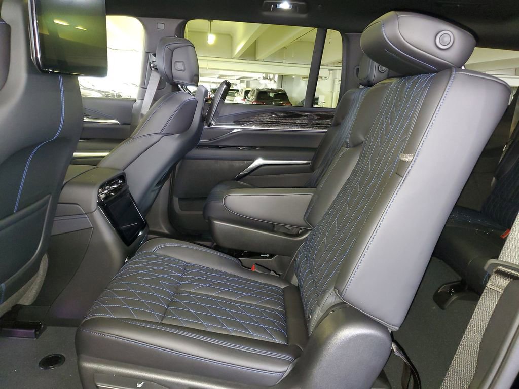 2026 Cadillac Escalade IQL Luxury - Photo 12