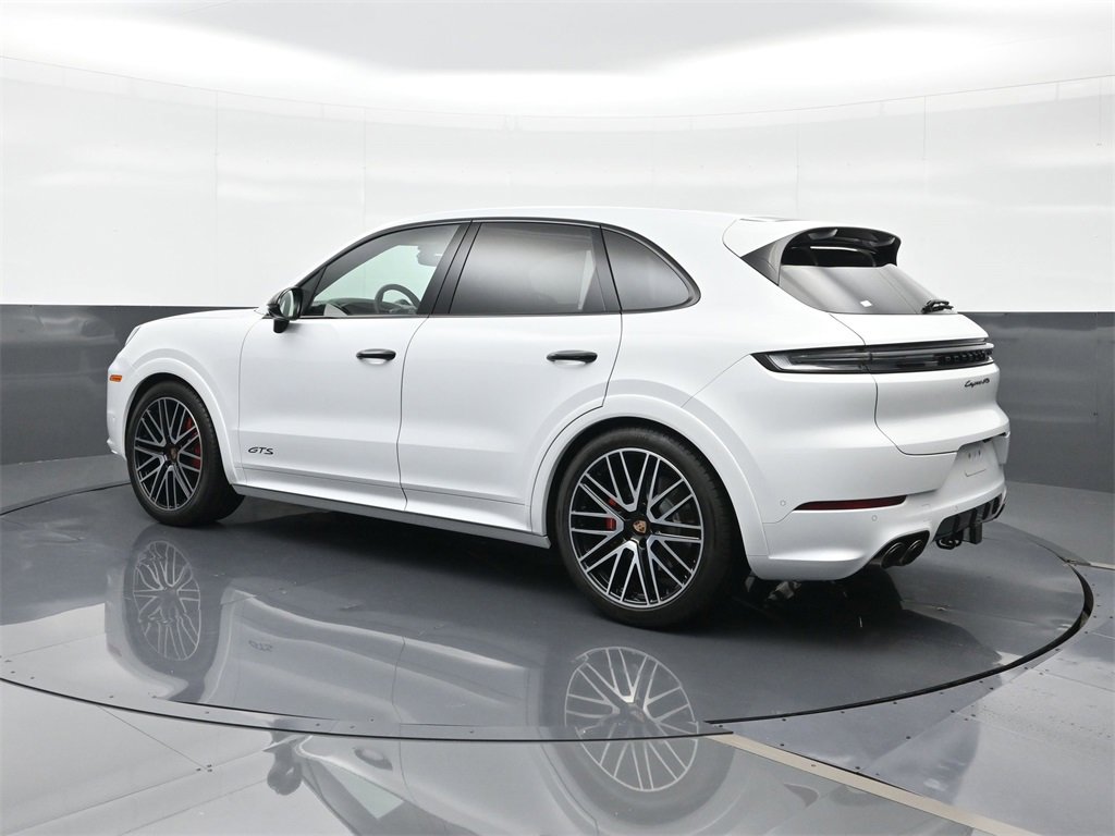 2025 Porsche Cayenne GTS photo 3