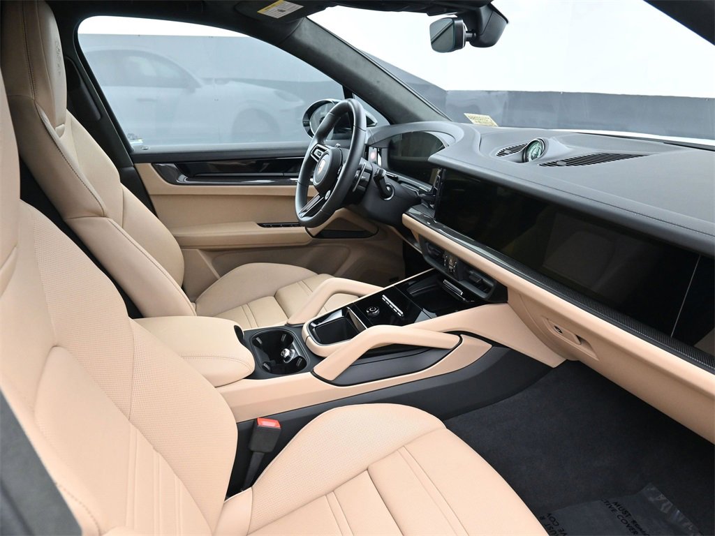 2025 Porsche Cayenne GTS photo 2