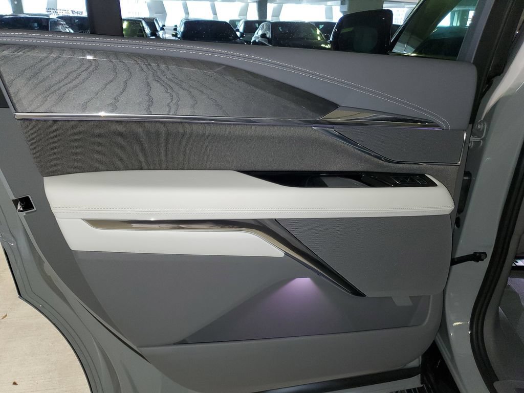 2026 Cadillac Escalade IQL Luxury - Photo 9